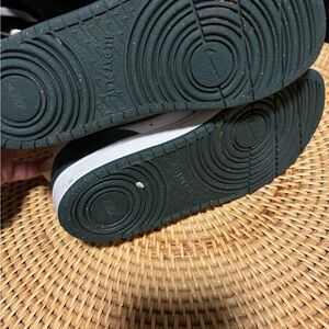 Nike Men’s Low-Top Sneakers - Dark Green/White